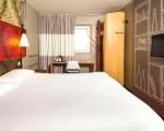 Room image #4 at Ibis London Excel Docklands